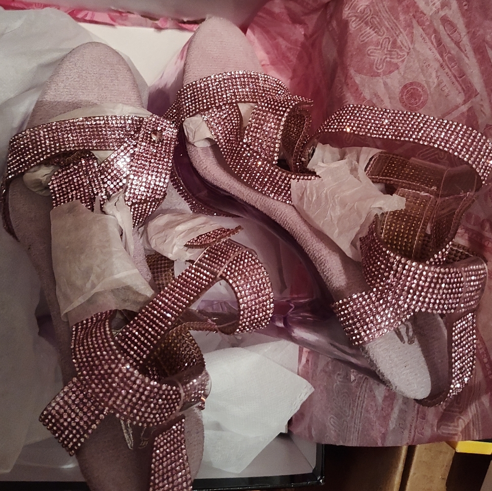 YRU Xtra Qrystal Tip Me Lavender Heels - Picture 3 of 10